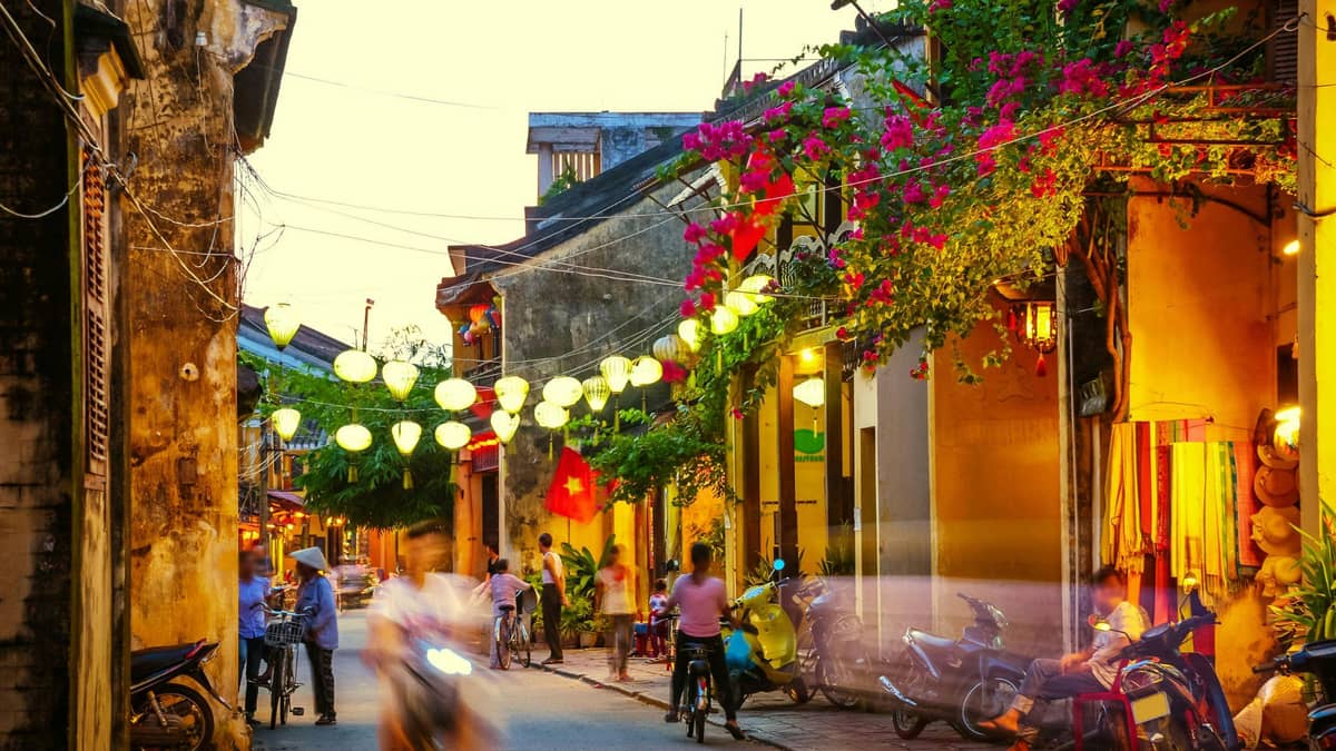 Wander the Ancient Streets of Hoi An